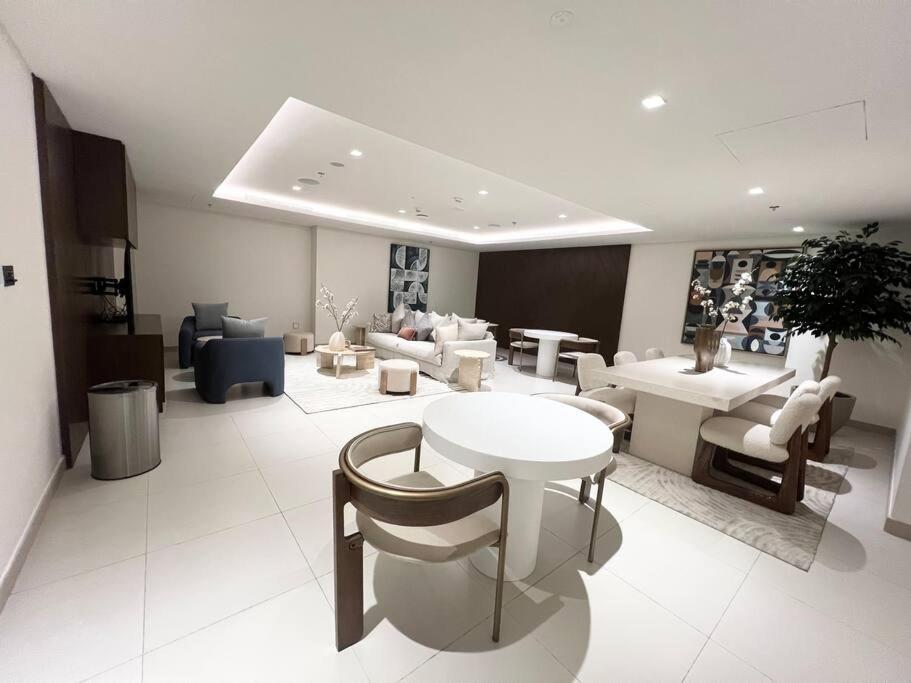 Stylish 1 Bedroom High Floor In Creek Edge Apartment *