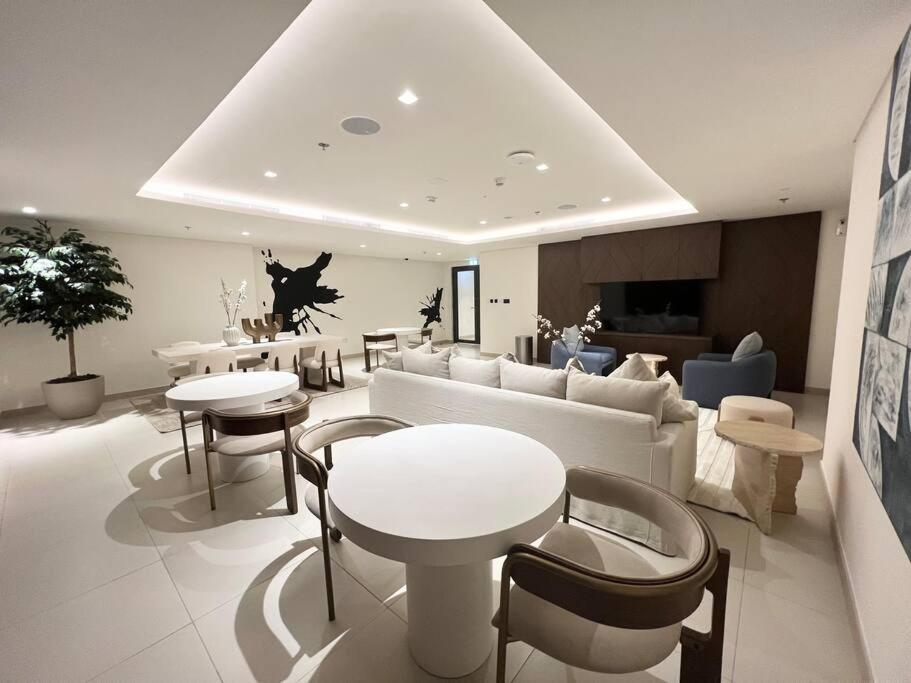 Stylish 1 Bedroom High Floor In Creek Edge * Dubai