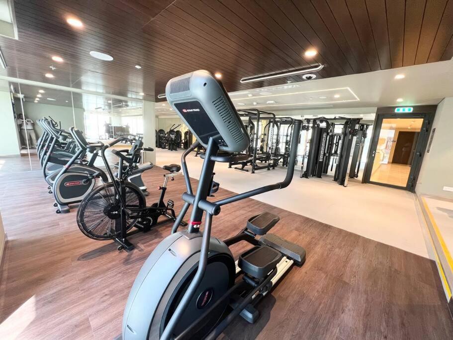 Stylish 1 Bedroom High Floor In Creek Edge *
