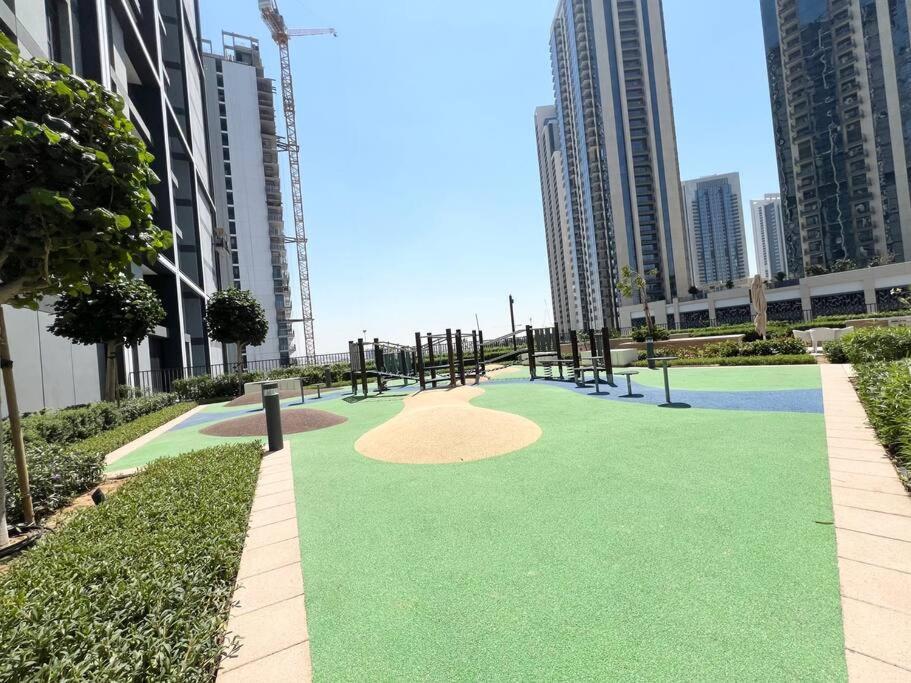 Stylish 1 Bedroom High Floor In Creek Edge