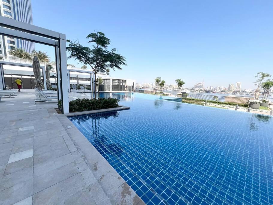 Stylish 1 Bedroom High Floor In Creek Edge *