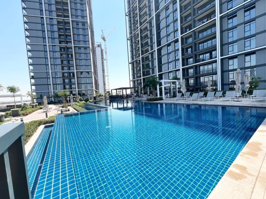 Stylish 1 Bedroom High Floor In Creek Edge Apartment Dubai