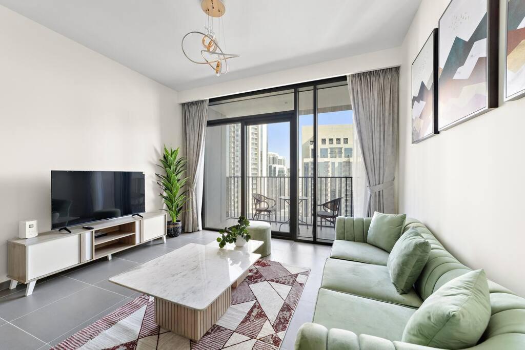 Stylish 1 Bedroom High Floor In Creek Edge *